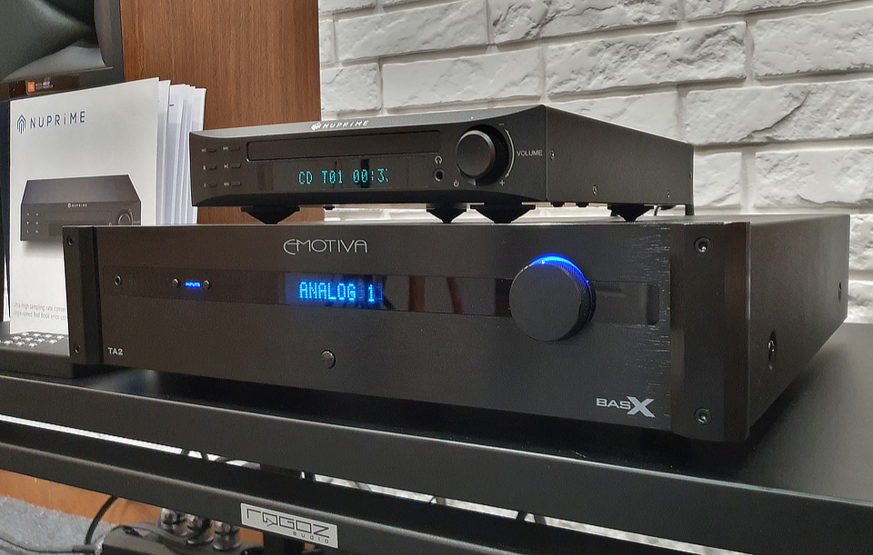 In the photos below you can see the system consisting of the Rogoz Audio…