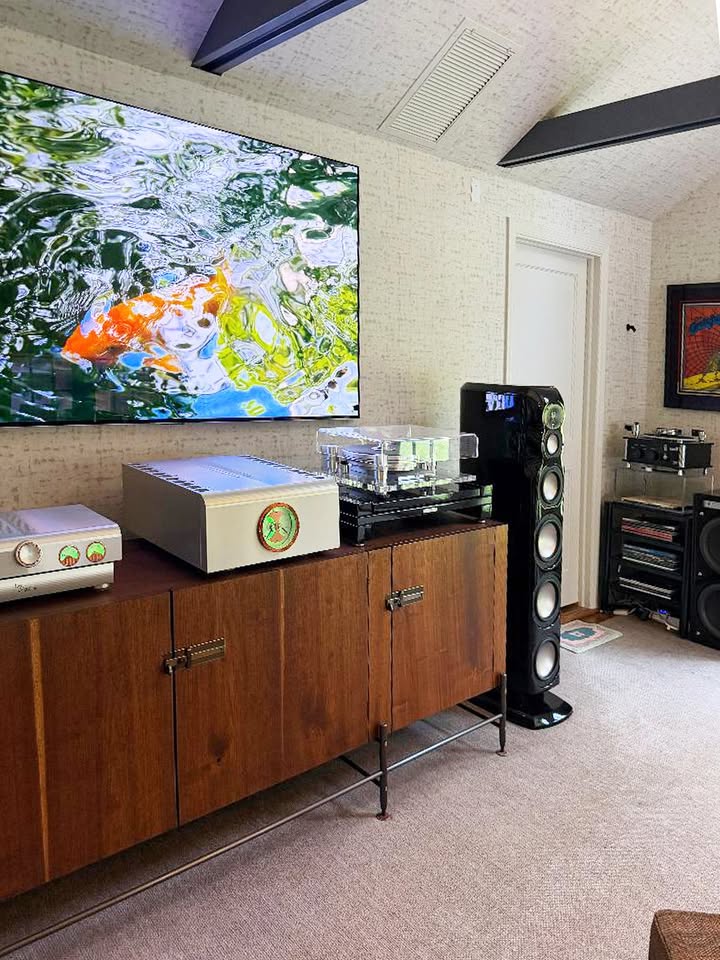 A customer system in the United States, featuring a custom-fitted Rogoz Audio 3RP1/BBS isolation…